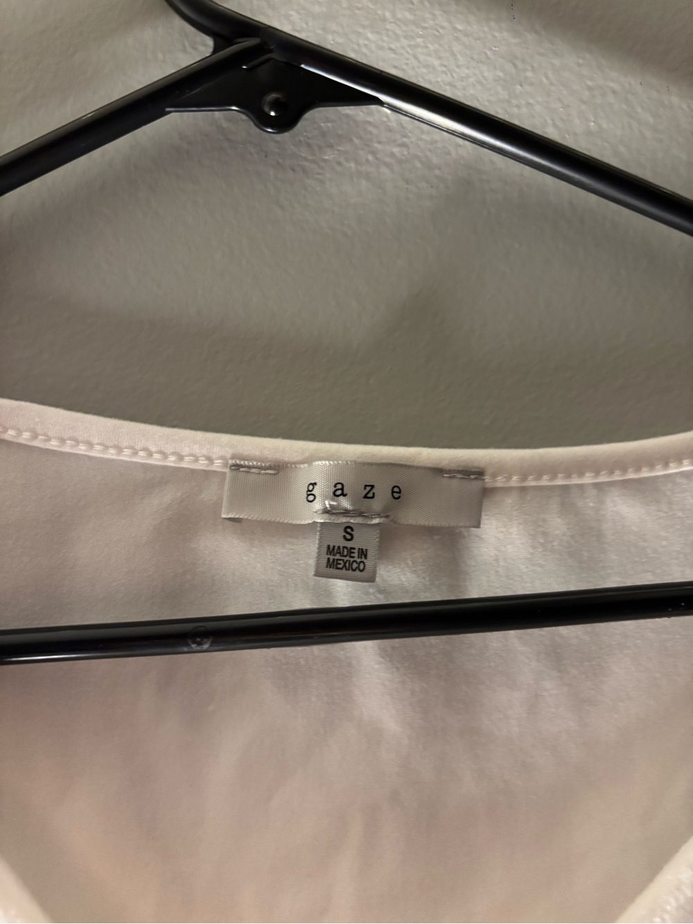 gaze White Ruched V-Neck Cropped Top - Picture 2 of 2